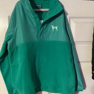 Green pullover Fleece. The black dog size medium 7-8 kids size